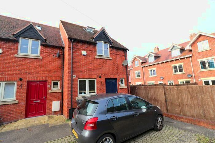 3 Bedroom Semi-Detached House To Rent In Hillfield Court Road, Gloucester, GL1