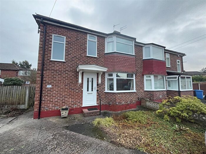 3 Bedroom Semi-Detached House To Rent In Vyner Grove, Sale, M33