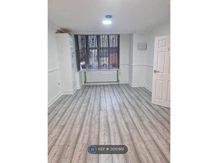 1 Bedroom Flat To Rent In Frimley Road, London, IG3