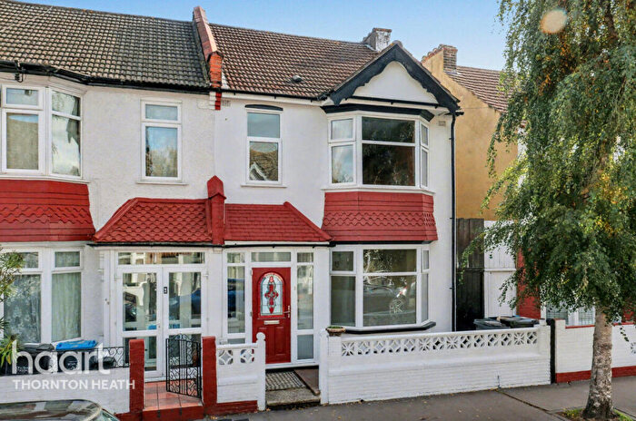 3 Bedroom Semi-Detached House For Sale In Stratford Road, Thornton Heath, CR7
