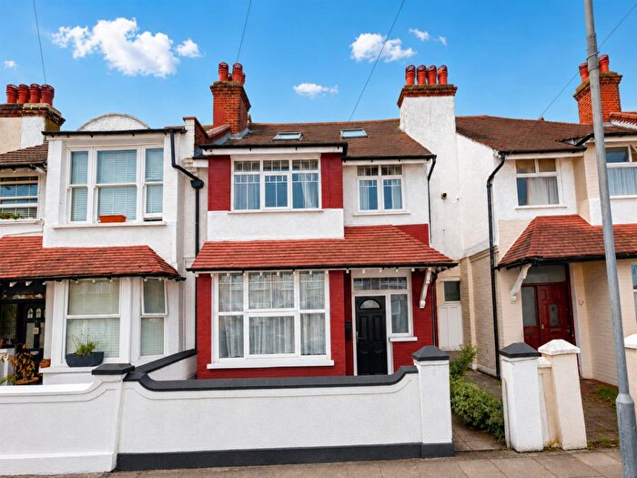 3 Bedroom Flat To Rent In Thirsk Road, Mitcham, CR4