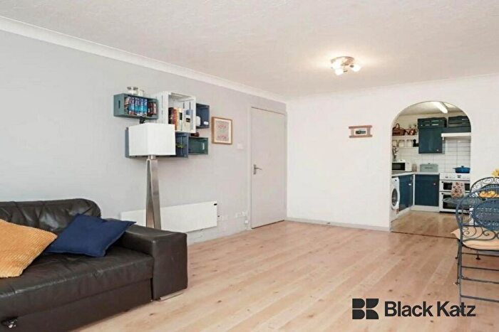 1 Bedroom Flat To Rent In Stubbs Drive, Bermondsey, SE16