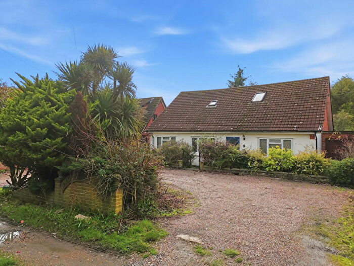 4 Bedroom Chalet For Sale In Noak Hill Close, Billericay, CM12