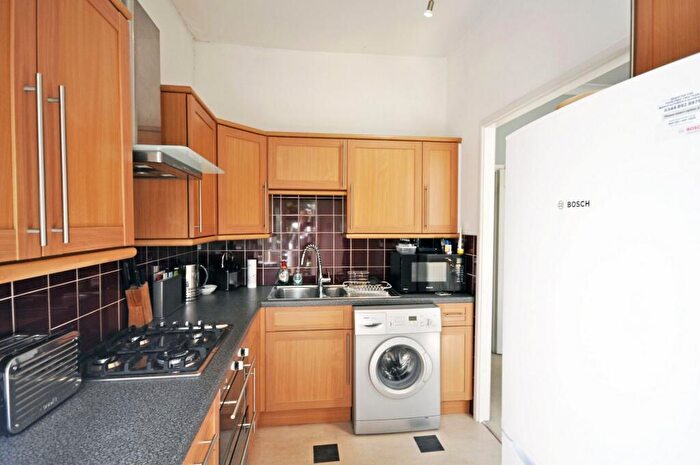 1 Bedroom Flat To Rent In Rosemary Terrace, Mortlake, SW14