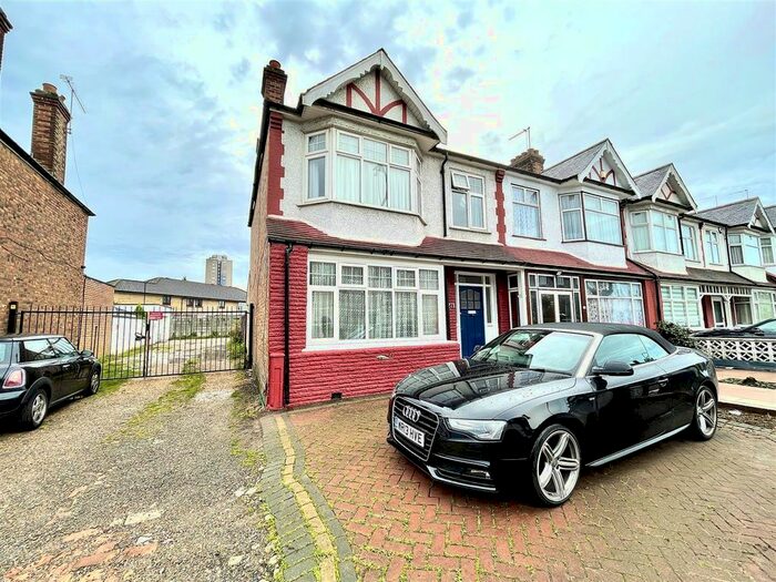 3 Bedroom Flat To Rent In Lordship Lane, Tottenham, N17