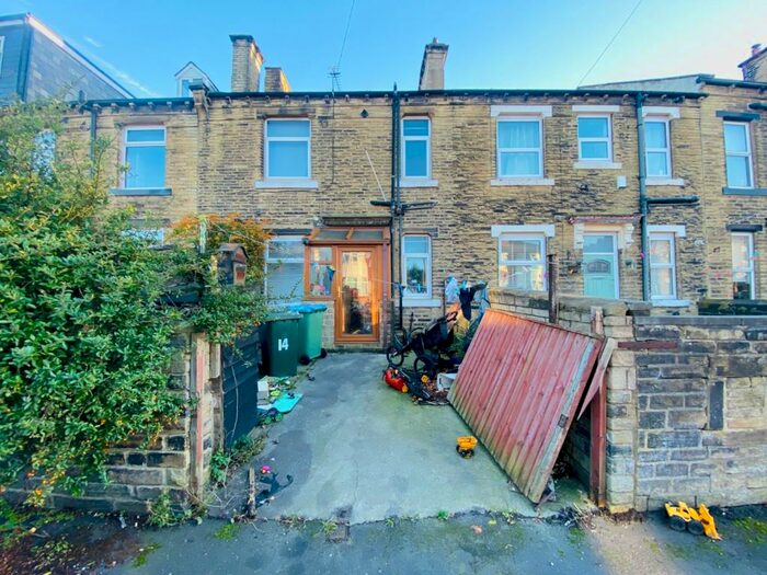 Houses for sale & to rent in BD12 0TA, Hird Road, Wyke Bradford