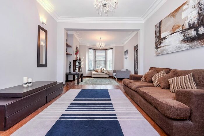 4 Bedroom Flat To Rent In Lillie Road, London, SW6