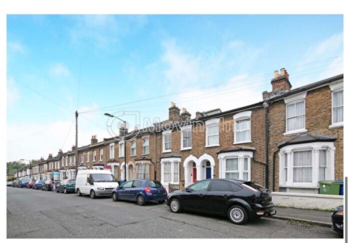 1 Bedroom Flat To Rent In Kirkwood Road, Nunhead, London, SE15