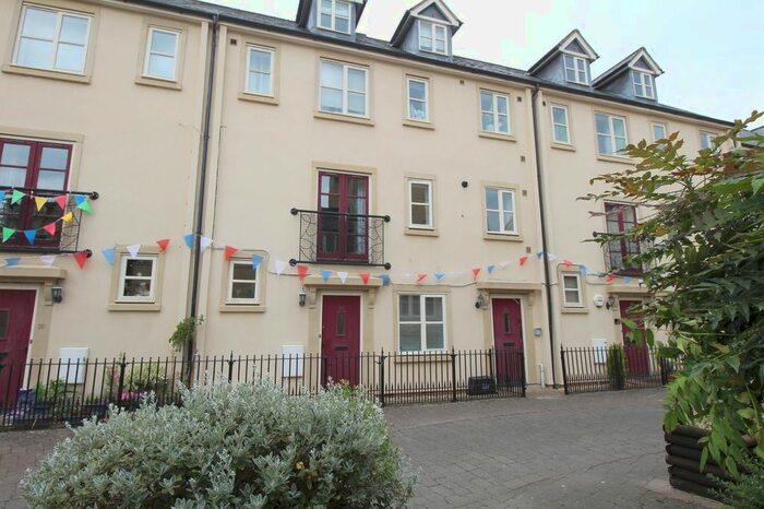2 Bedroom Maisonette To Rent In Chapel Mews, Chippenham, SN15