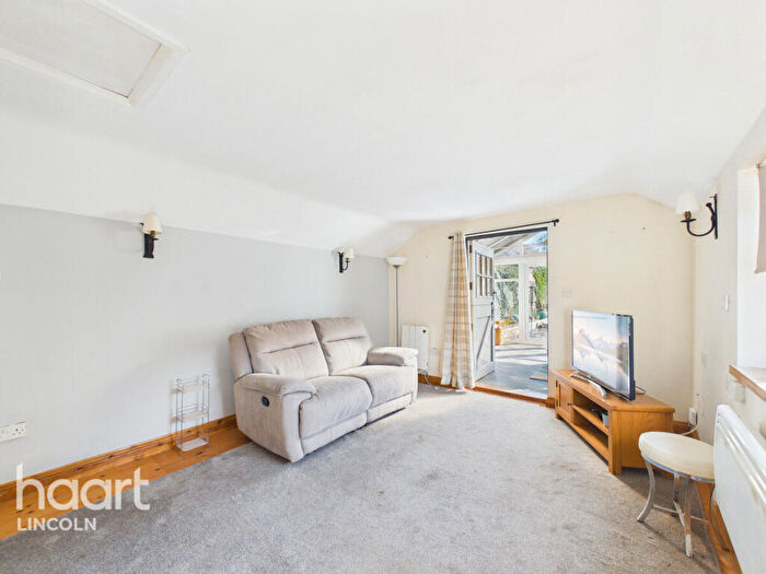 2 Bedroom Detached House For Sale In High Street, Martin, LN4