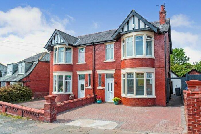 4 Bedroom Property To Rent In Lomond Avenue, Blackpool, FY3
