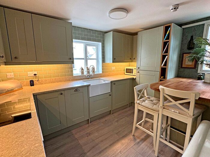 1 Bedroom Flat For Sale In High Street, Sidmouth, EX10