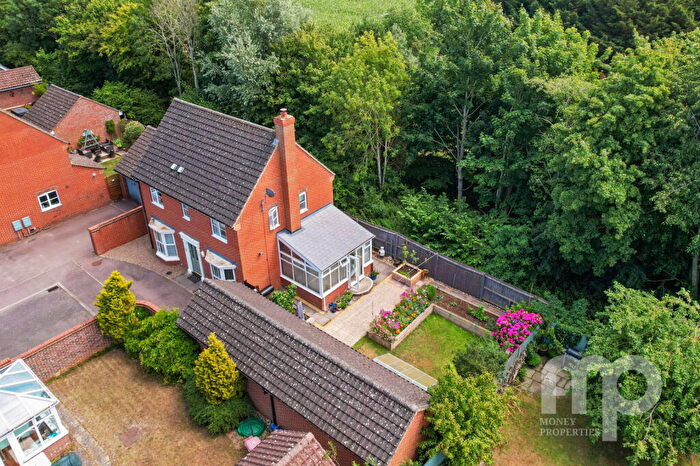 5 Bedroom Detached House For Sale In Crabapple Close, Wymondham, Norfolk, NR18