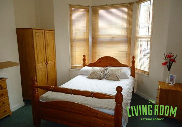 4 Bedroom Property To Rent In Glenroy Street, Roath, Cardiff, CF24