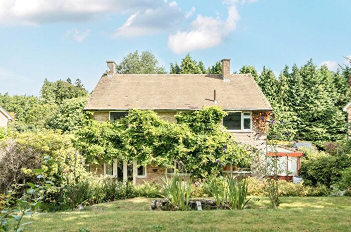 4 Bedroom Detached House For Sale In Chiltern Close, Haslemere, GU27