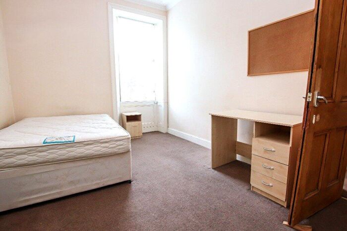 4 Bedroom Apartment To Rent In Bruntsfield Gardens, Edinburgh, EH10