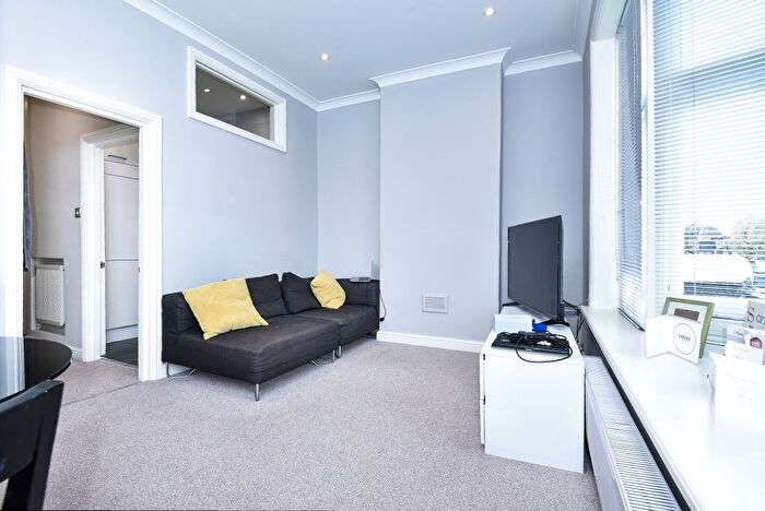 1 Bedroom Flat To Rent In Turnham Green Terrace, Chiswick, London, W4