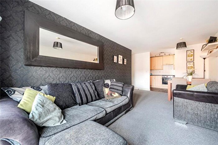 2 Bedroom Apartment For Sale In Eaton Avenue, Slough, Berkshire, SL1