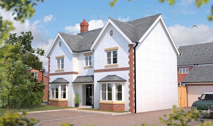 4 Bedroom Detached House For Sale In Selborne Park, Thistledown Road, Alton, GU34