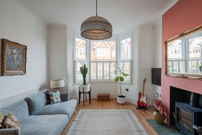 4 Bedroom Semi Detached House For Sale In Woodlands Avenue, Aldersbrook, London, E11