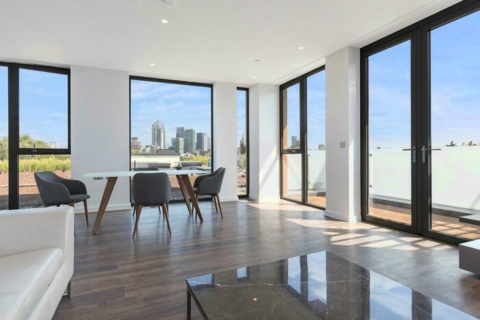 3 Bedroom Apartment To Rent In Sitka House, Quebec Way, Canada Water, London, SE16