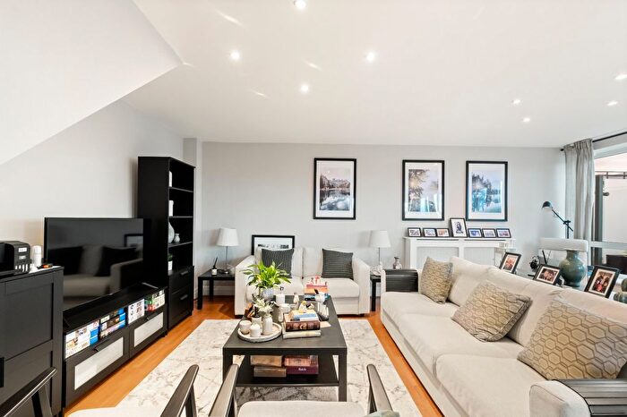 3 Bedroom Flat To Rent In Warren House, Beckford Close, W14