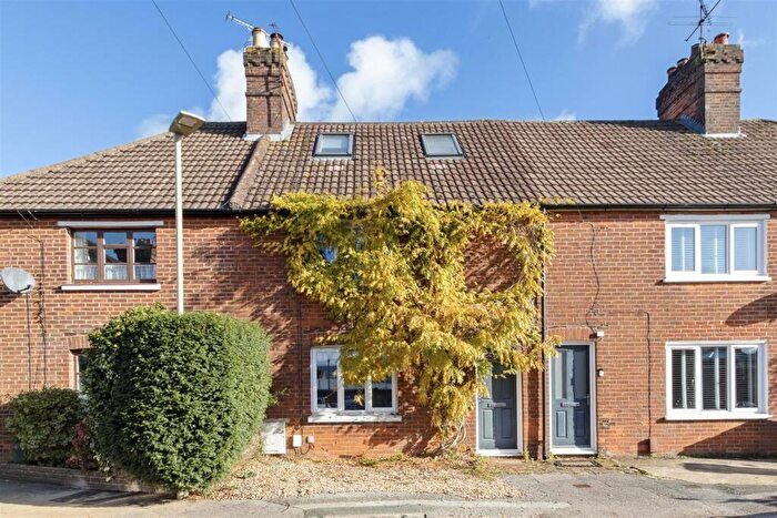 3 Bedroom Terraced House For Sale In Penns Road, Petersfield, GU32