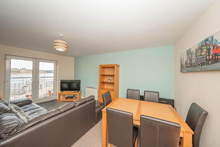 2 Bedroom Apartment For Sale In Grebe Close, Dunston, Gateshead, Tyne And Wear, NE11