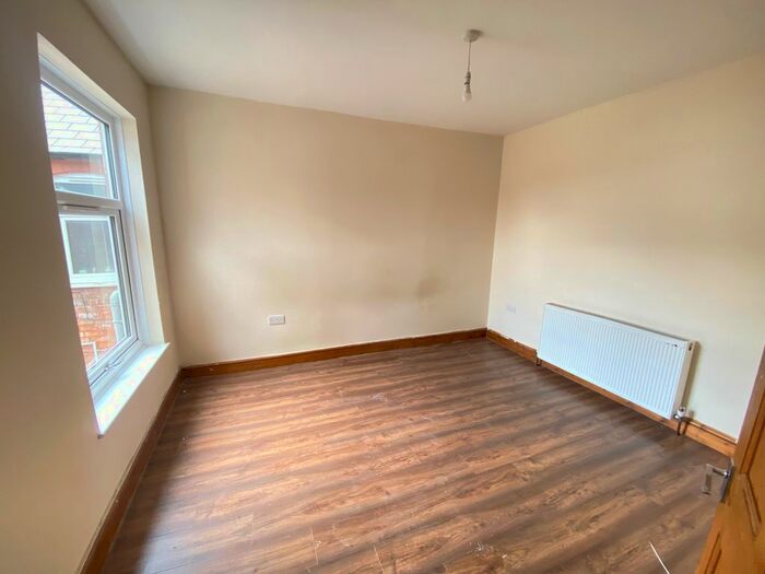 3 Bedroom Flat To Rent In Narborough Road, Leicester, LE3