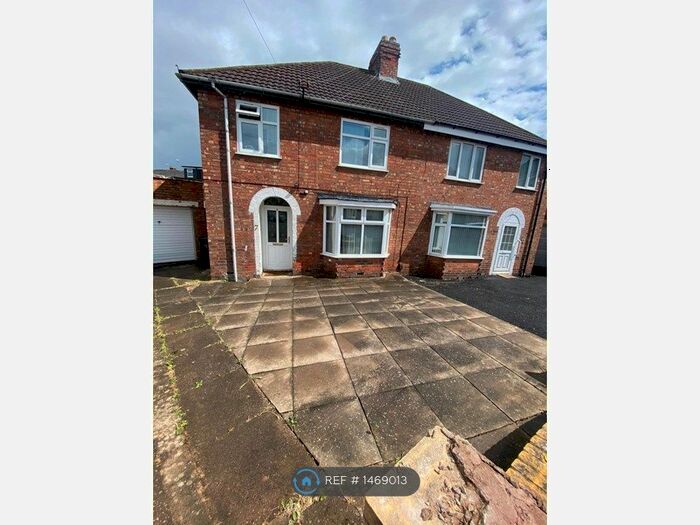 3 Bedroom Semi-Detached House To Rent In St. Bernards Avenue, Leicester, LE4