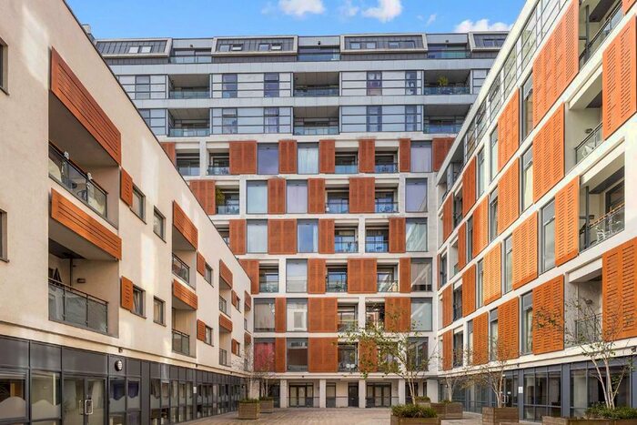 2 Bedroom Flat To Rent In Cornell Square, London, SW8