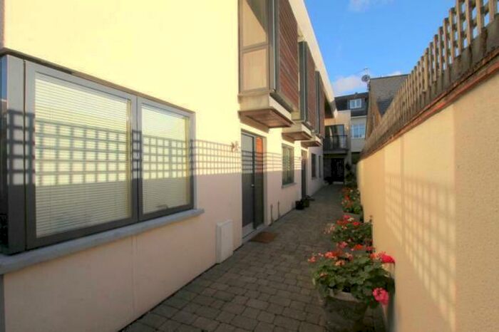 1 Bedroom House To Rent In Weybridge, KT13