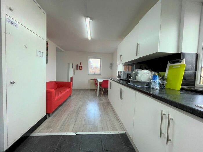 4 Bedroom Flat To Rent In Powell Street, Sheffield S3