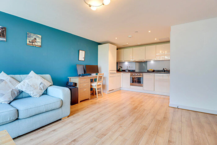 1 Bedroom Flat For Sale In Newsom Place, Manor Road, St. Albans, AL1