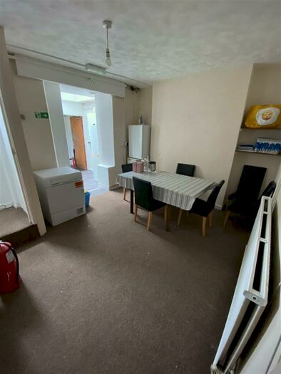 6 Bedroom Terraced House To Rent In Broadway, Treforest, CF37