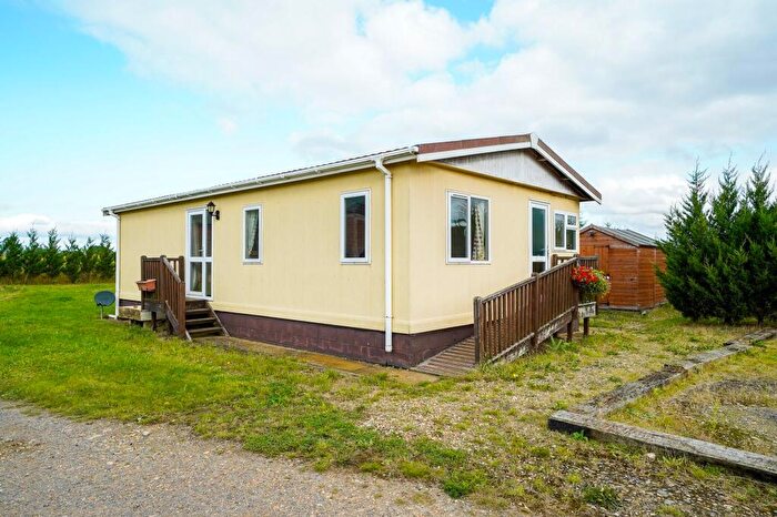 3 Bedroom Property To Rent In The Lodge, Moats Way, Hemingford Abbots, PE28