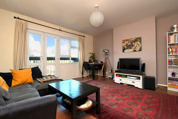 3 Bedroom Flat To Rent In Bullfinch Court Croxted Road, SE21