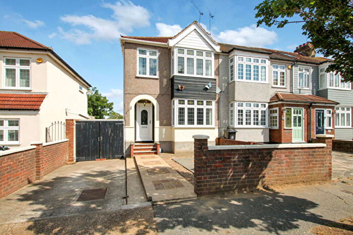 3 Bedroom End Of Terrace House For Sale In Stanley Road, Hornchurch, RM12