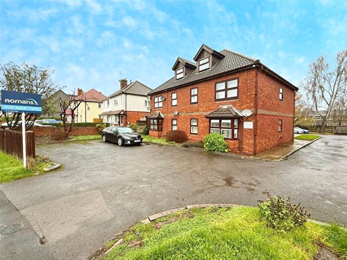 2 Bedroom Flat For Sale In Whitley Wood Road, Reading, Berkshire, RG2