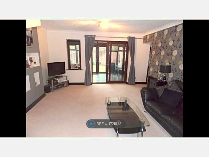 4 Bedroom Semi-Detached House To Rent In Irvine Place, Wickford, SS12