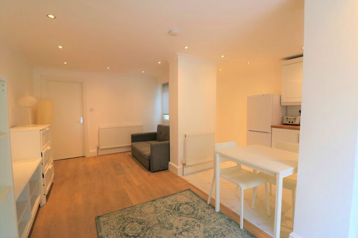 2 Bedroom Flat To Rent In High Road Leyton, London, E15