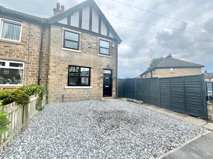 3 Bedroom House To Rent In Brackenhall Road, Huddersfield, HD2