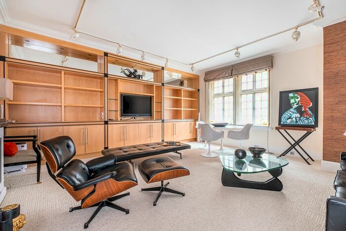 1 Bedroom Flat To Rent In St. James's Street, London, SW1A