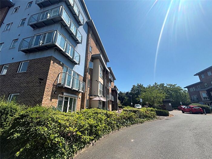 2 Bedroom Flat To Rent In Sundeala Close, Sunbury-On-Thames, Surrey, TW16