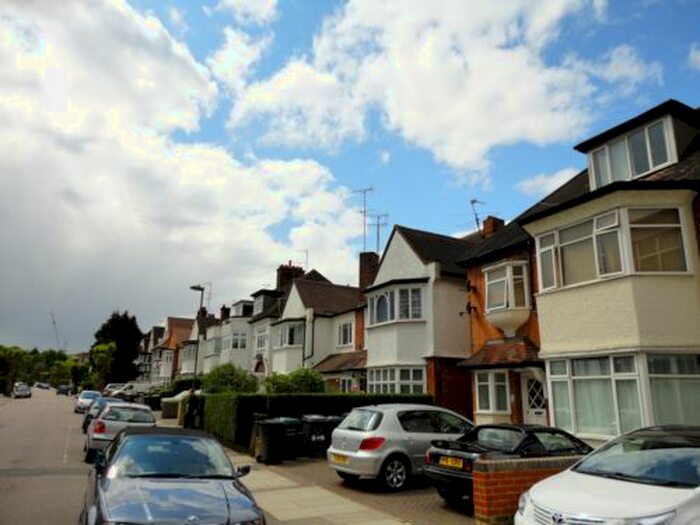 Studio To Rent In West Heath Drive, Golders Green NW11
