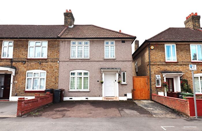 3 Bedroom End Of Terrace House To Rent In Sisley Road, Barking, IG11