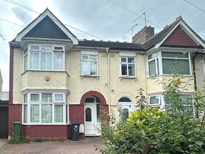 4 Bedroom Terraced House For Sale In Netherfield Gardens, Barking, IG11