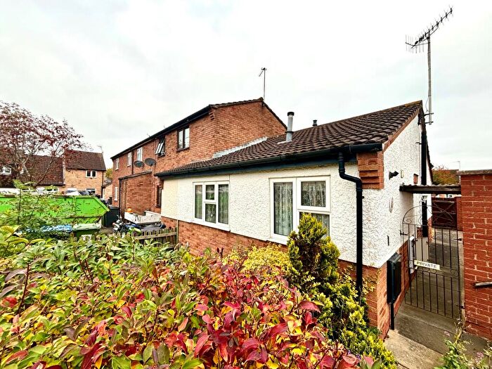 2 Bedroom Bungalow To Rent In Meadow Sweet Road, Stratford-upon-Avon, CV37