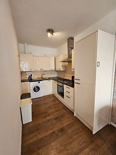 3 Bedroom Flat To Rent In Blackstock Road, Finsbury Park, London, N4