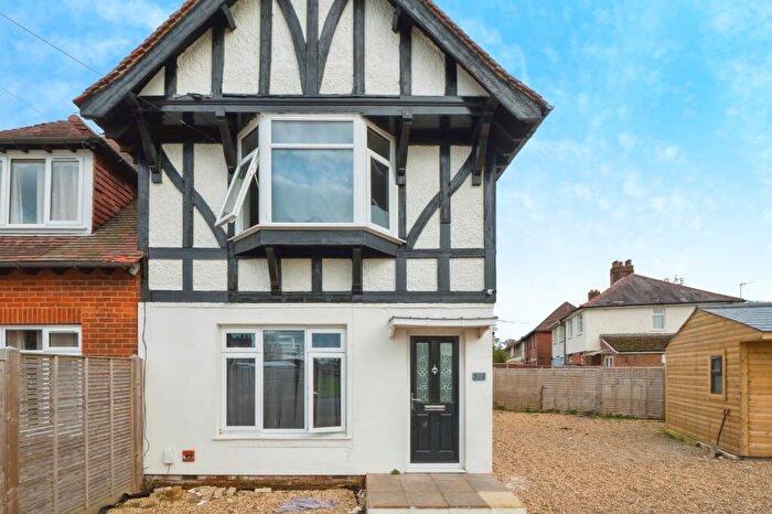 3 Bedroom Semi Detached House For Sale In Merryoak Green, Southampton, SO19